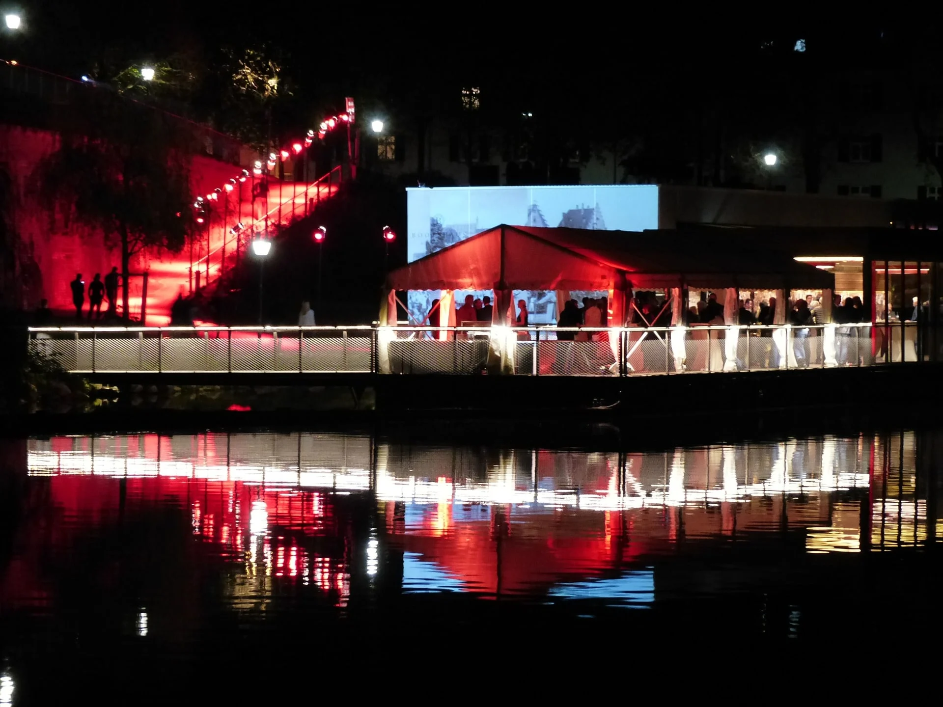 soirée festive sur un bateau