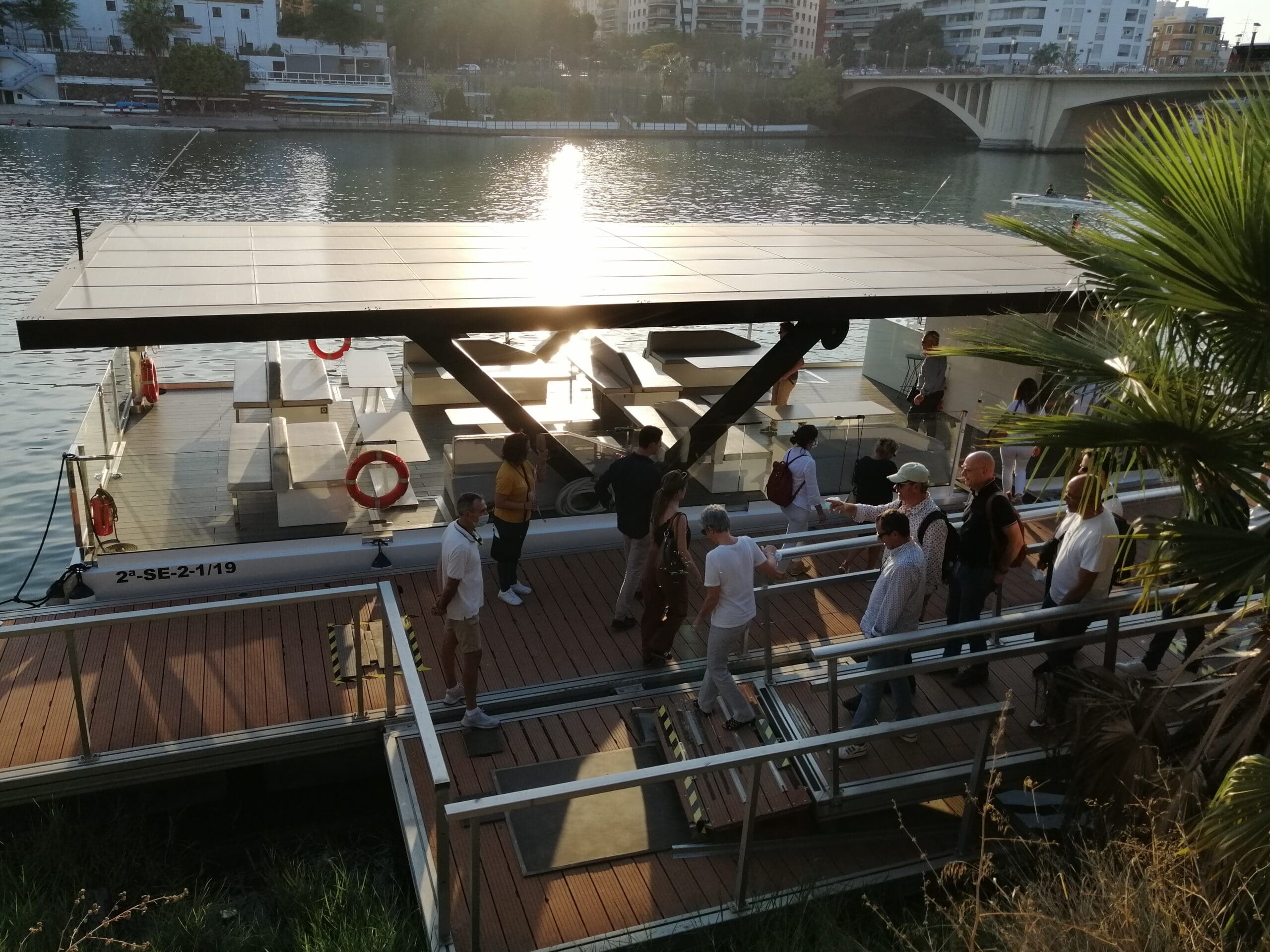 visite de seville en catamaran electrique sur le guadalquivir
