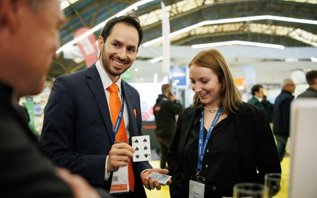 Deux personnes sur le stand de l'Entreprise GIRON lors du Salon SIM 2024 en Octobre 2024