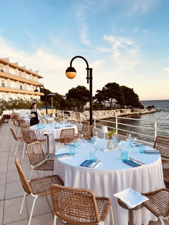 diner en bord de mer méditérannée