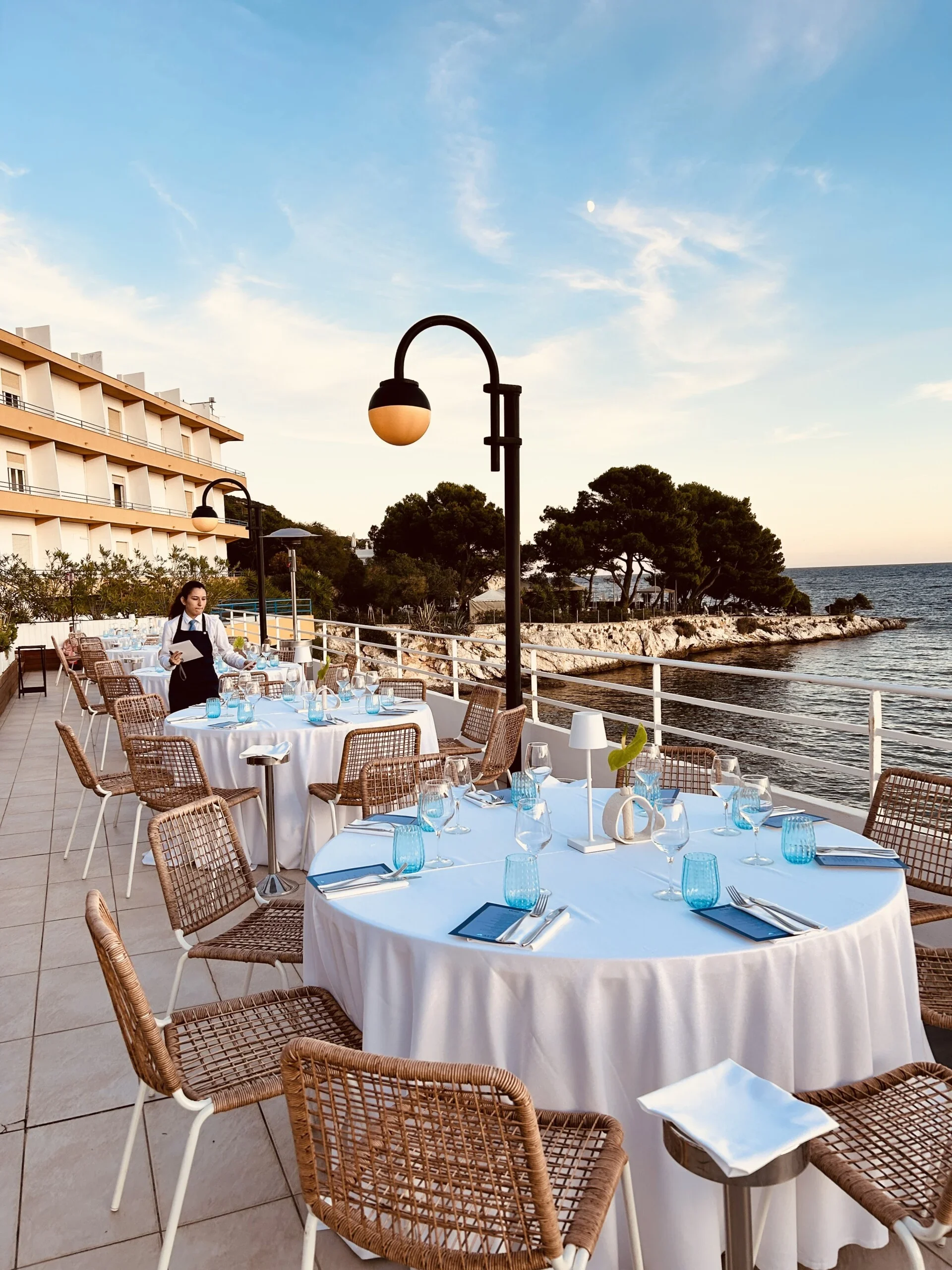 diner en bord de mer méditérannée