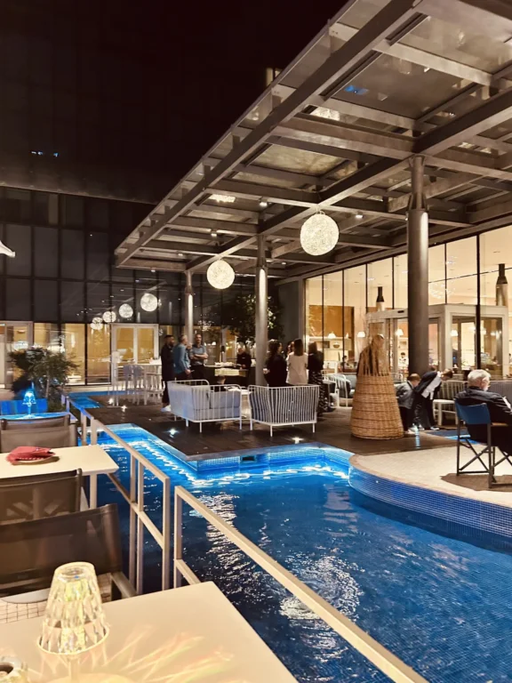 piscine de lhôtel