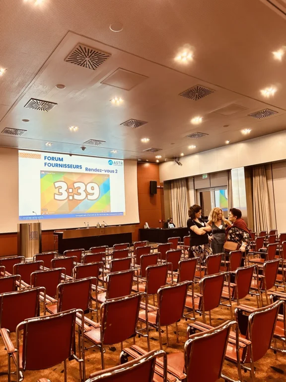 salle de réunion de la session plénière de la convention astr en sardaigne