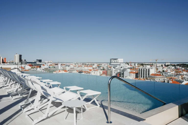 epic sana marques hotel lisboa sky pool lounge 4